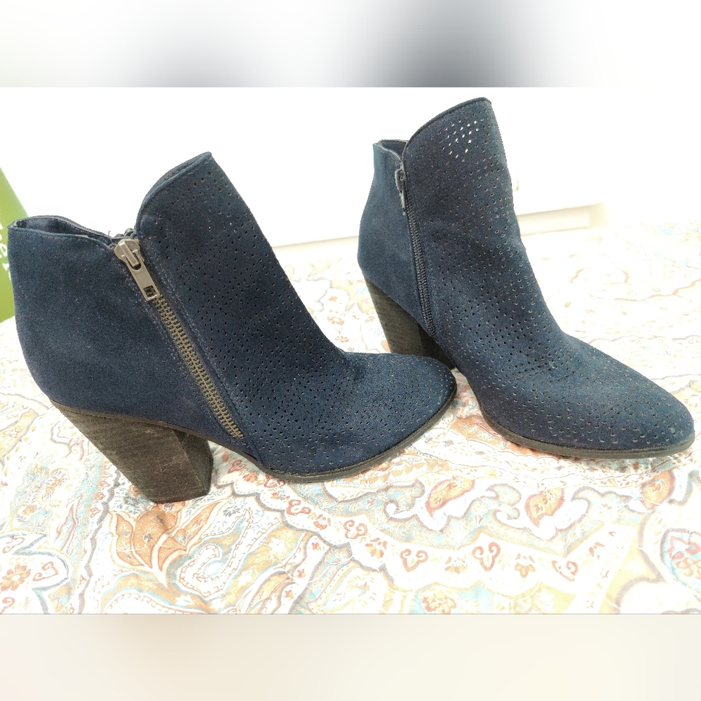 COPY - Carlos by Carlos Santana navy blue bootie heels size 9